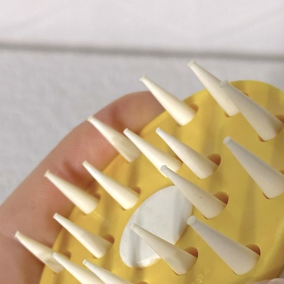 Vintage MCM Yellow Manual Spring Loaded Meat Tenderizer - Picture 9 of 12